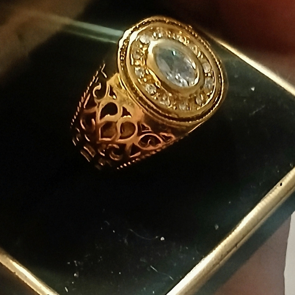 Source Unknown Gold Ring With Crystal Details - image 5